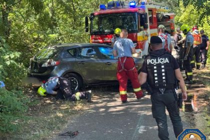 Bratislavski hasici vytiahli z Maleho Dunaja auto