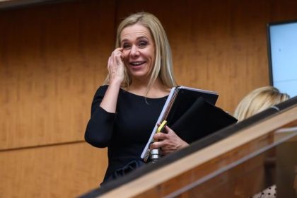 Jadrom tyrana Sakova