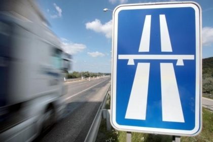 Kolko stoja dialnicne znamky na Slovensku a u susedov Cesta k moru je opat drahsia