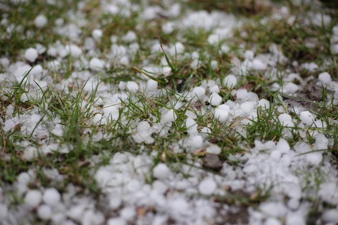 Na Zahori sa blizi supercela meteorologovia varuju pred krupami