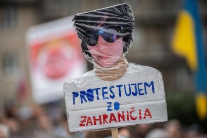 Slovakov najviac pred volbami desi AI Boja sa jej viac nez Fica ci Bruselu