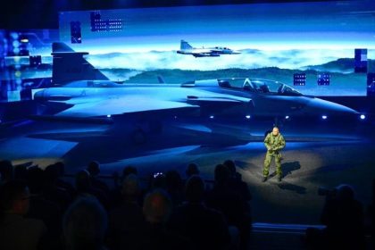 Svedska zbrojovka Saab v druhom stvrtroku viac nez zdvojnasobila objem objednavok Na odbyt idu ponorky aj gripeny