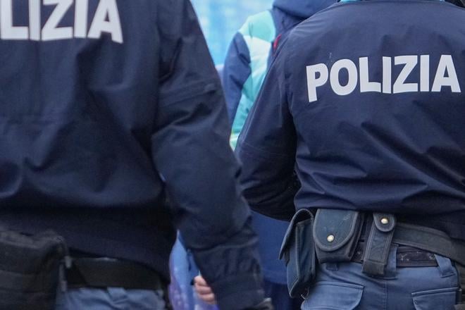 Talianska policia vykonala raziu v poprednych modnych domoch luxusnych znaciek