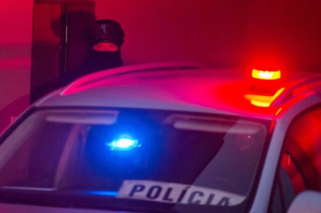 UBOK zasahoval pri podozreni z korupcie vysetrovatel obvinil dve osoby