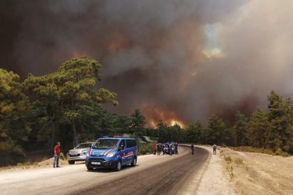 Vyse 1200 hasicov bojuje s poziarom na severe Portugalska