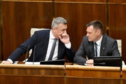 Dankov statny tajomnik u Tarabu Chceme koniec ministra do 15 septembra pretoze sa zacina parlament