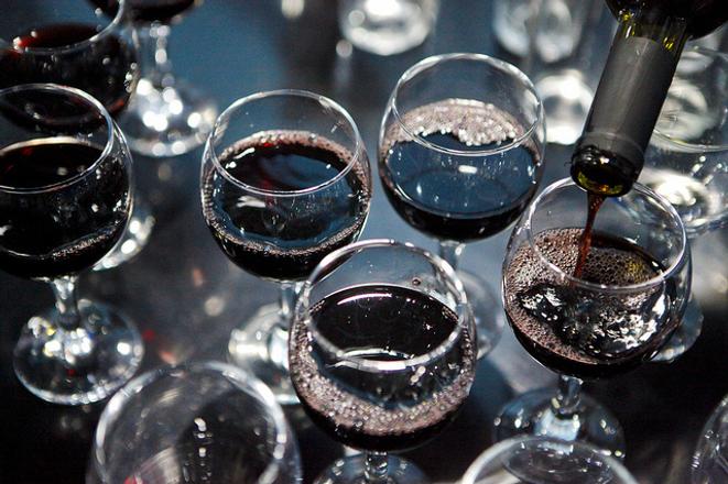 Francuzski vinari sa po poziaroch obavaju dymovej prichute v tohtorocnom vine