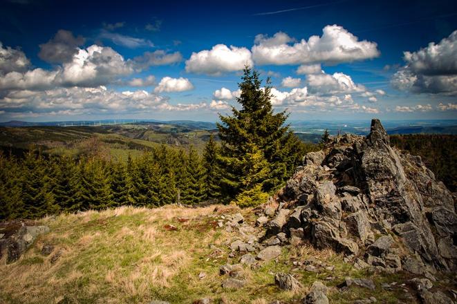 Kilometre po hrebenoch barokove zamky a Terezn Kam zamierit na severe Ciech