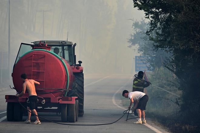 Lesny poziar na greckom ostrove Skyros ohrozil obyvane uzemia