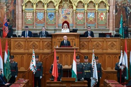Madarsky ustavny sud odmietol podnety Fideszu k novele ustavy ktoru presadil Tisza