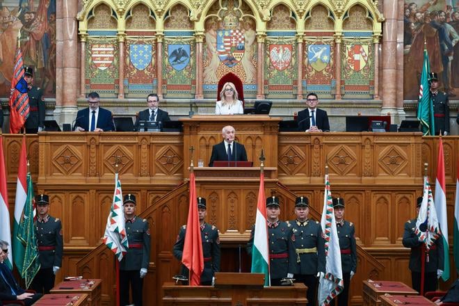 Madarsky ustavny sud odmietol podnety Fideszu k novele ustavy ktoru presadil Tisza