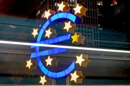 Maloobchodne trzby v eurozone v juni klesli