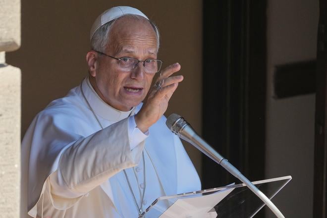 Papez navstivi San Marino a vystupi na stretnuti v Rimini
