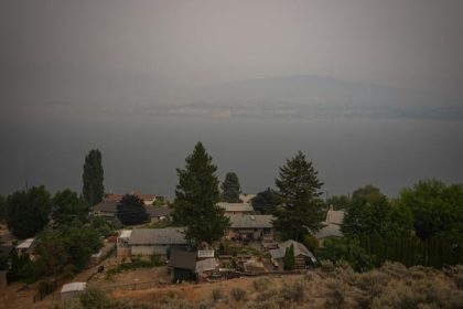 Pri evakuacii pred lesnym poziarom v Kanade zomrela d dochodkynja