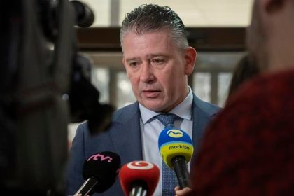 Sef uradu na ochranu cinitelov sa ohradila voci tvrdeniam Mikulca o jeho dopravnej nehode