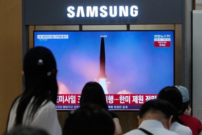 Severna Korea vypustila niekolko balistickych rakiet s kratkym doletem