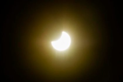 Uplne zatmenie Slnka nad Spanyolskom a Islandom Na Slovensku bude ciastocne