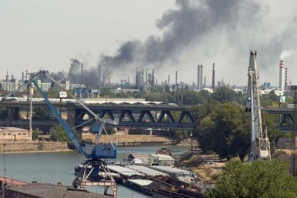 V Slovnafte doslo k mensiemu vybuchu Spolocnost tvrdi ze neohrozuje verejnost