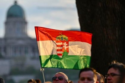 poslanecky klub tiszy nominuje na post prezidenta byvaleho predsedu najvysieho sudu andrasa baku