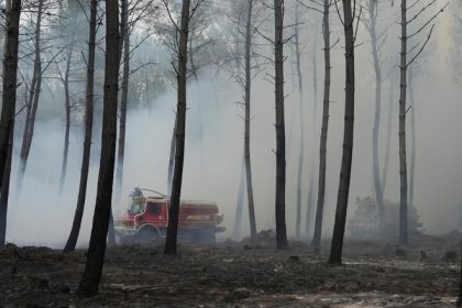tisice evakuovali pre poziare v turecku a vo francuzsku atny su v pohotovosti