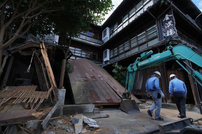 v japonsku ukoncili zachrannu operaciu v nakupnom centre po devastujucim zemetrasenim