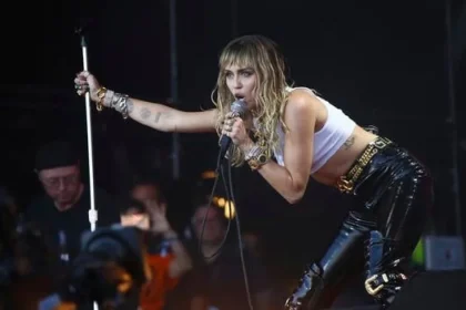 Amanda Learová obviňuje Miley Cyrus z plagiátorstva