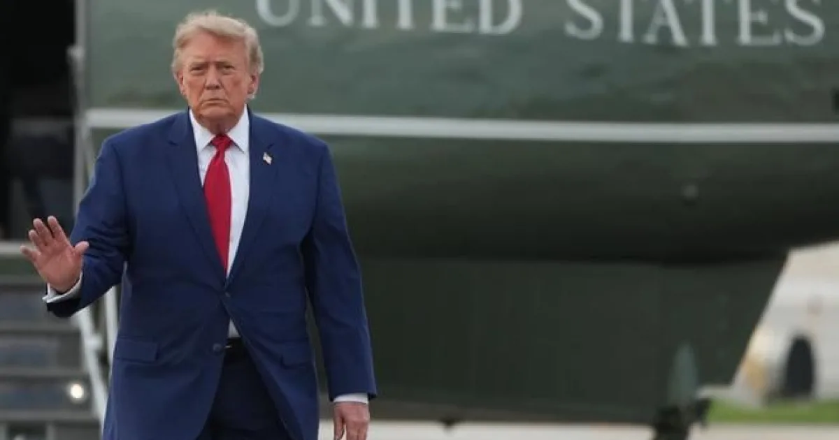 Americké televízne stanice prerušili vysielanie o aktivitách Trumpa
