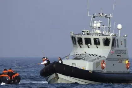 Británia a Francúzsko zrušili dohodu o nelegálnej migrácii cez Lamanšský prieliv
