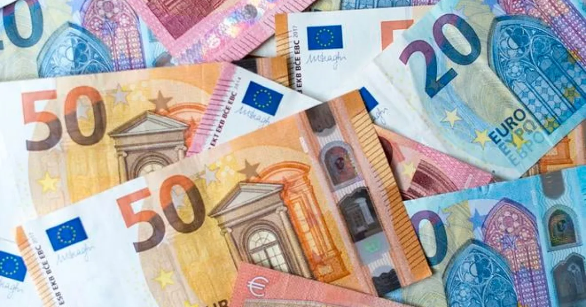 Britskí právnici: Slovensko má pravidlá o platoch prísnejšie než smernica EÚ
