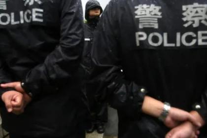 Čínska polícia zadržala muža po útoku nožom, pri ktorom sa zranilo viac ľudí