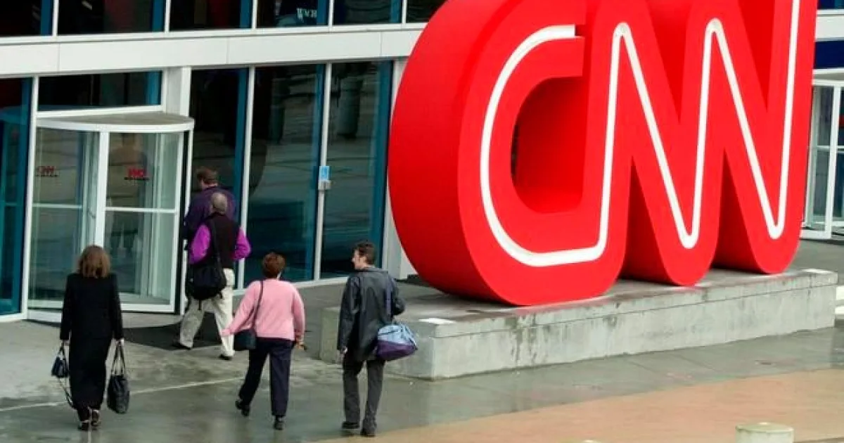 CNN, MS NOW a Politico žalujú Trumpa za zákaz vstupu do Bieleho domu