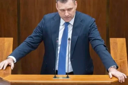 Danko s opozíciou rokujú o Tarabovom odvolaní, výzva na poslednú chvíľu nezabrala