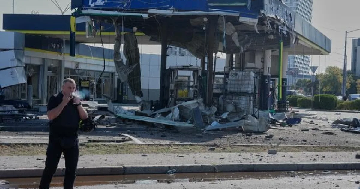 Dronový útok zasiahol v Kyjeve čerpaciu stanicu