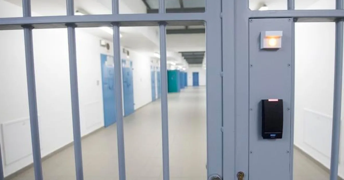 Dvaja tínedžeri sú obvinení z prípravy úkladnej vraždy, zostávajú vo väzbe
