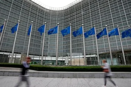 EÚ je pripravená brániť pokutu pre X na súde, USA podporili Muska