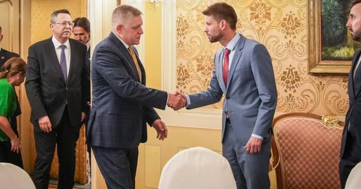 Fico straší vojnou, opozícia hľadá tému, do volieb rok