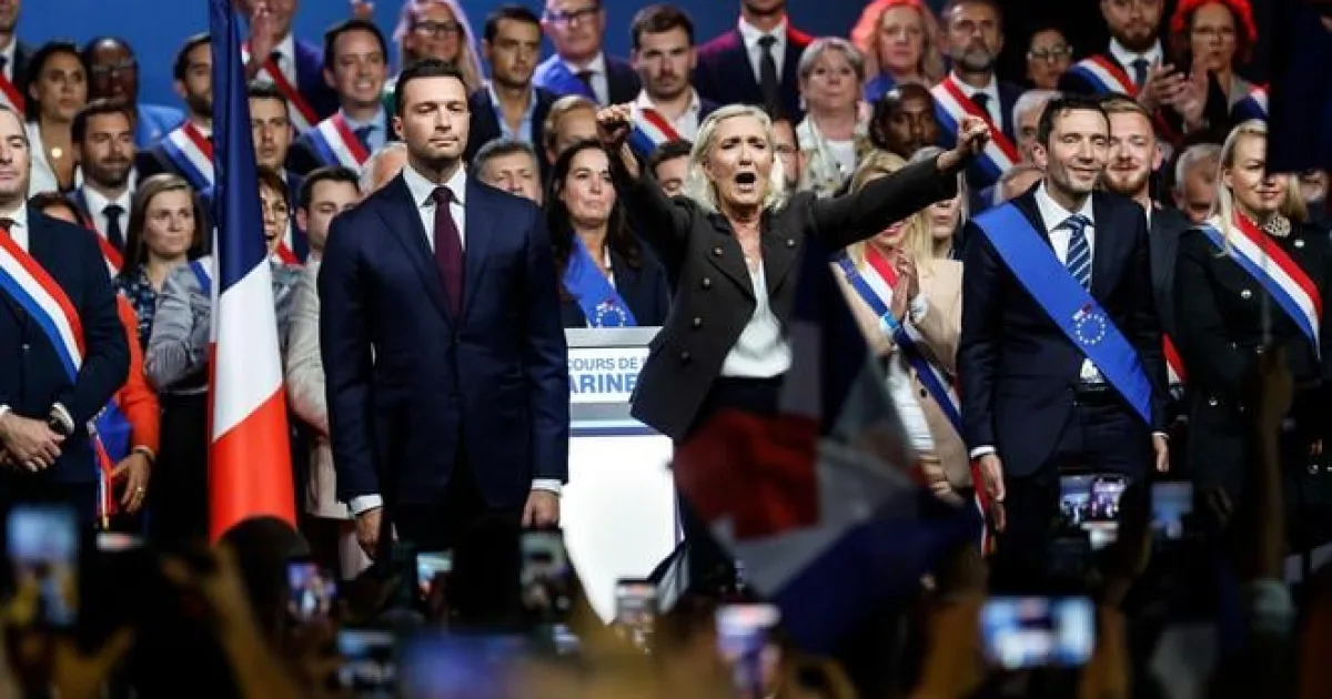 Francúzska krajná pravica silnie, Le Penová vedie prieskumy