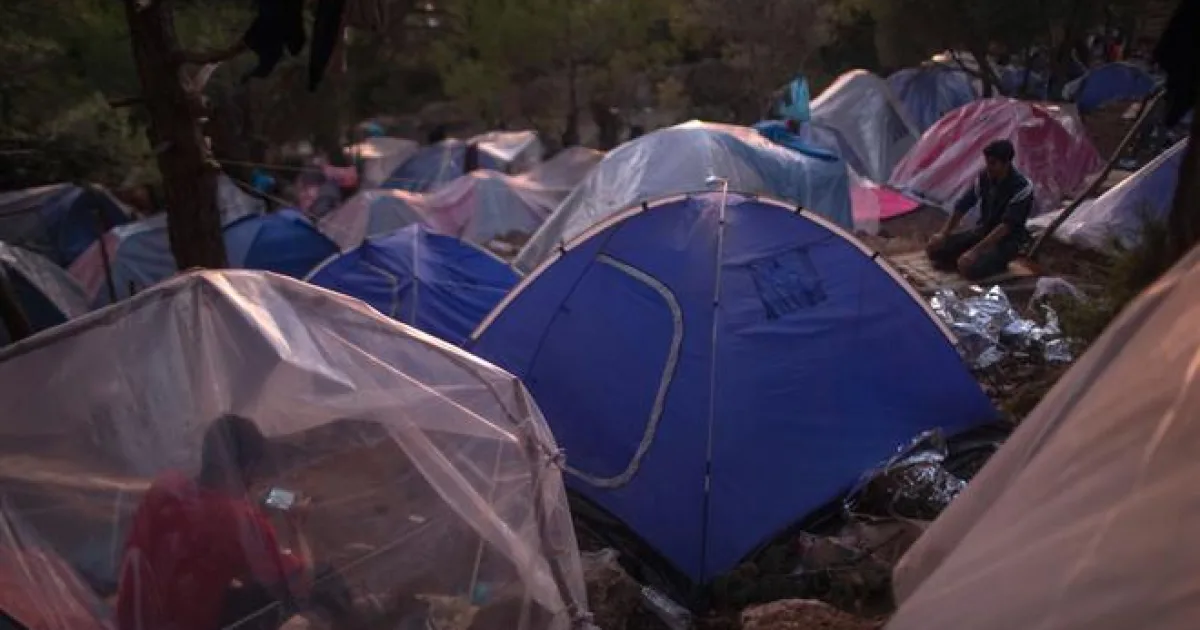 Grécky utečenecký tábor Sintiki sprevádzajú protesty a kritika