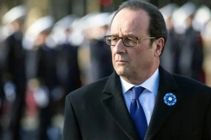 Hollande nevylúčil návrat do prezidentského úradu