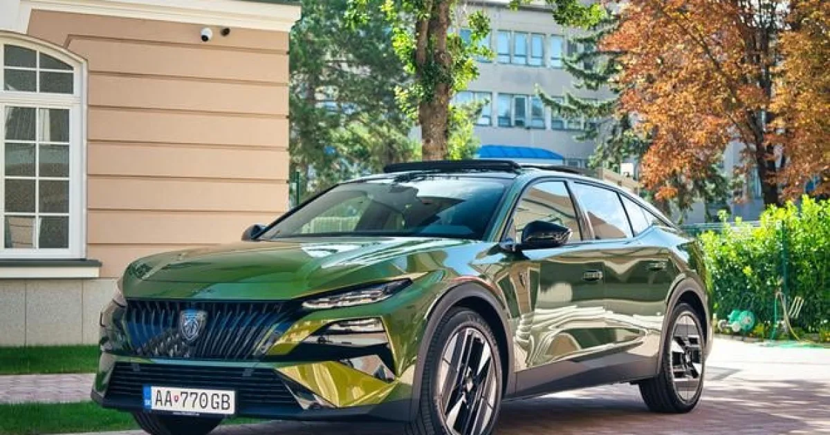 Inovovaný Peugeot 408 stále nezapadá do žiadnej kategórie a jazdí výborne