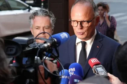 Kandidát centristov zverejnil plány pre budúcnosť dôchodkov vo Francúzsku