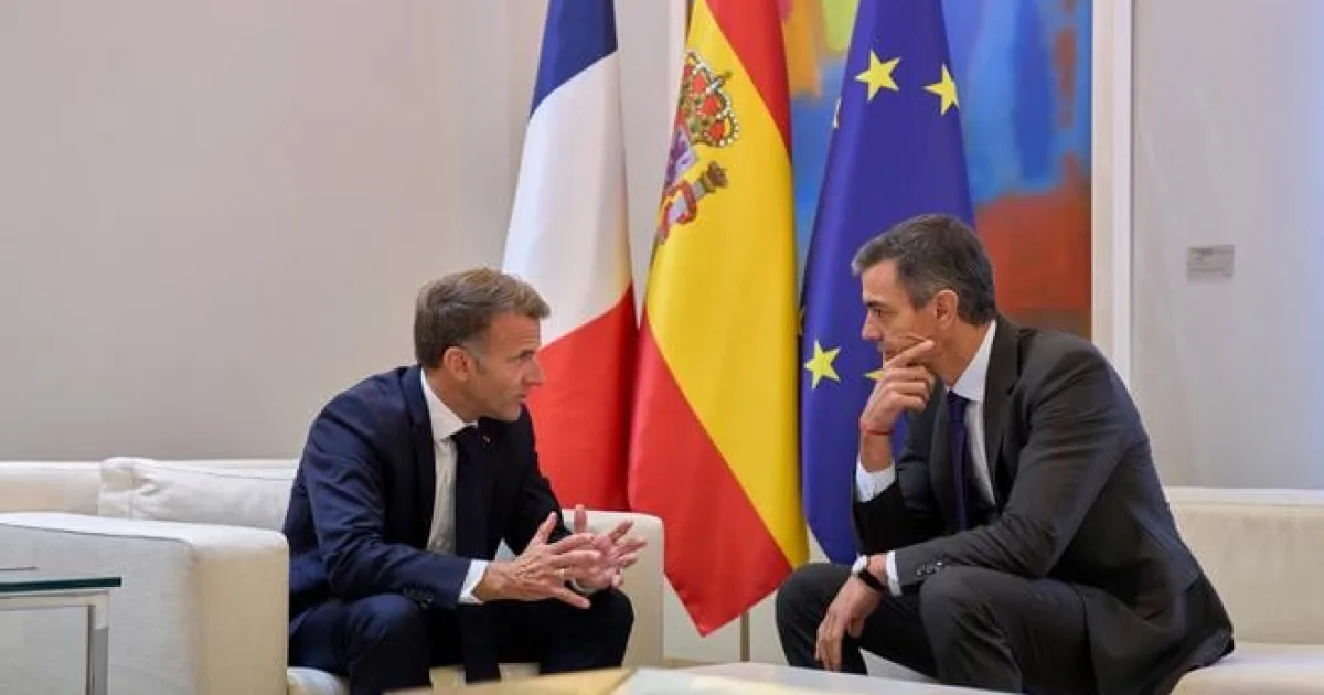 Macron a Sánchez podporujú návrat Británie do EÚ