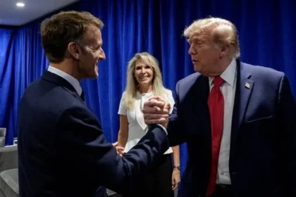 Macron s Trumpom o Červenom mori, Francúzsko chystá rezolúciu o Hormuze