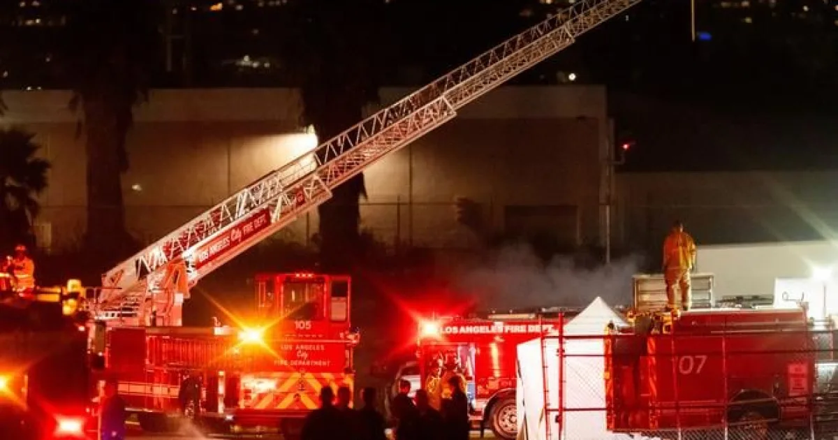 Na predmestí Los Angeles spadol vrtuľník, tri obete