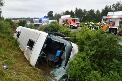 Nehoda turistického autobusu vo Švajčiarsku si vyžiadala niekoľko obetí
