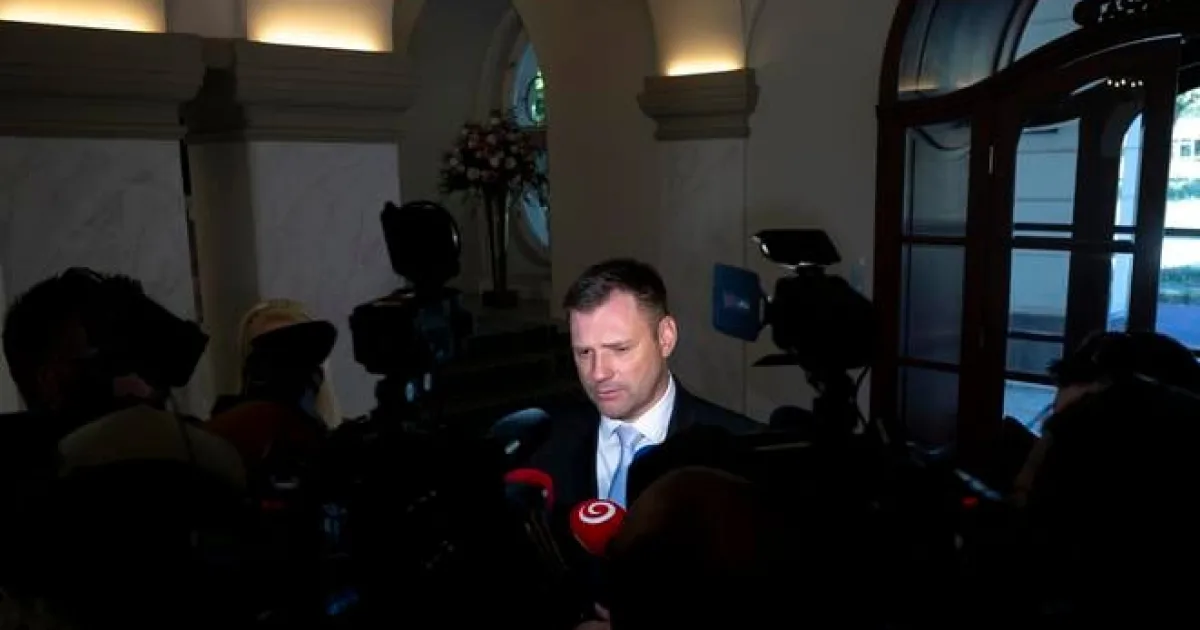 Nijaký spor neprivedie pád Ficovej vlády (týždeň očami Schutza)