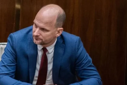 Opozícia kritizuje opakované presúvanie rokovania výboru na kontrolu SIS