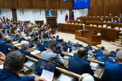Parlament schválil novelu o voľnejšom nakladaní s majetkom prístavov