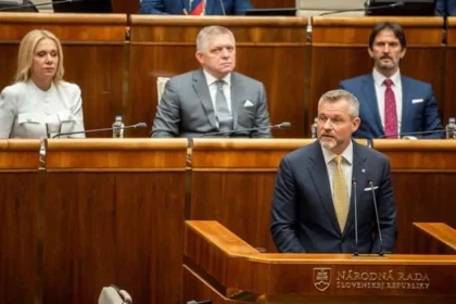 Pellegrini v parlamente ostro kritizoval opozíciu, koalícia mu trikrát tlieskala