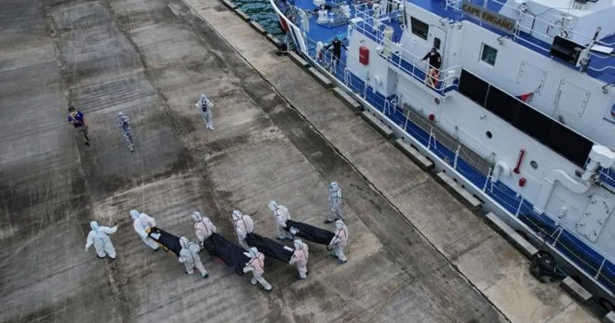 Počet obetí požiaru filipínskeho trajektu stúpol na najmenej 76